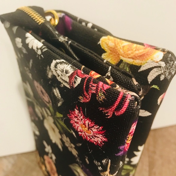 BLACK FLORAL CROSSBODY w/ shoulder &wristlet strap - Picture 7 of 8